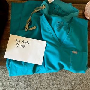 Teal Figs women’s scrub set- XL Catarina top, XL tall Livingston basic pants
